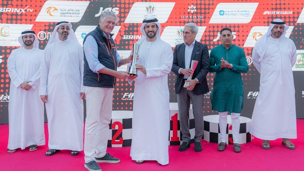 سلطان بن أحمد القاسمي يتوج الفائزين ببطولة العالم للزوارق السريعة