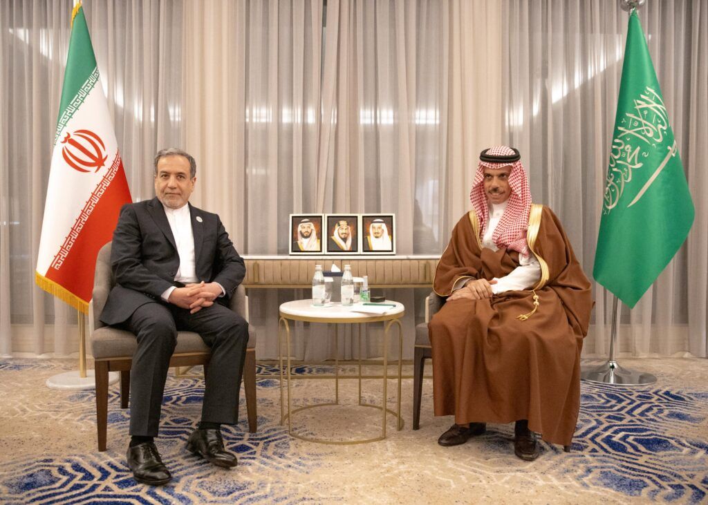 السعودية | وزير الخارجية يلتقي وزير خارجية إيران