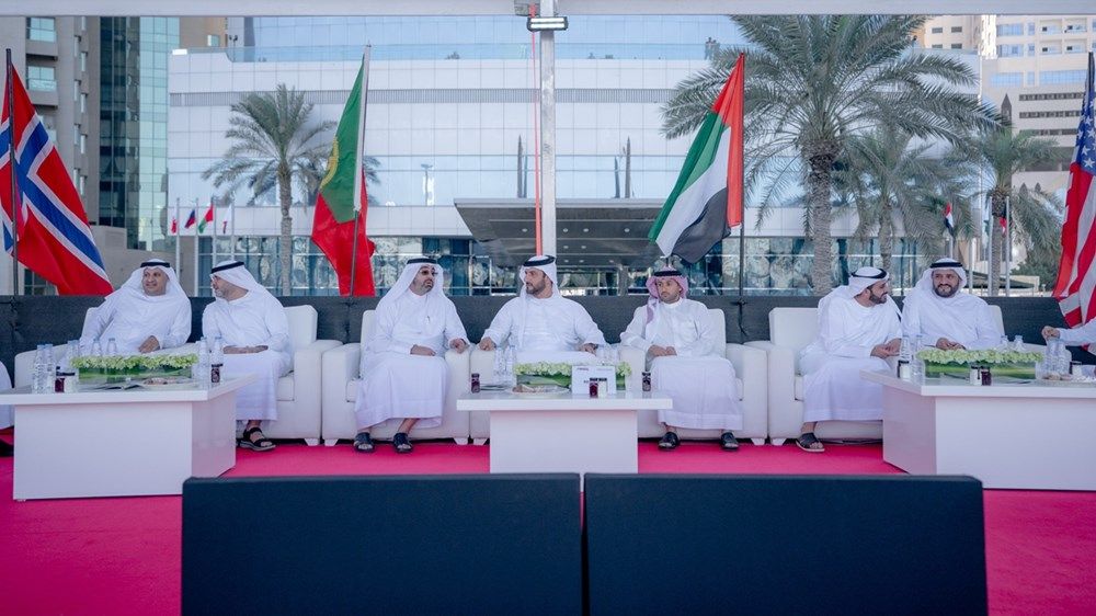 سلطان بن أحمد القاسمي يتوج الفائزين ببطولة العالم للزوارق السريعة