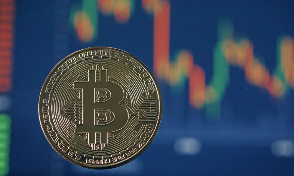 تراجع أسعار العملات الرقمية بعد فشل البيتكوين في الحفاظ على مستوى 100 ألف دولار