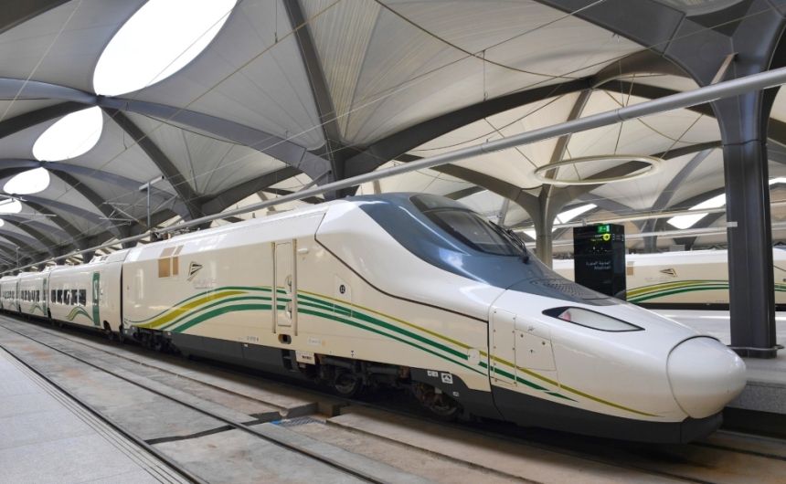 من السرعة والتصميم إلى التجهيزات.. الفرق بين المترو والقطار