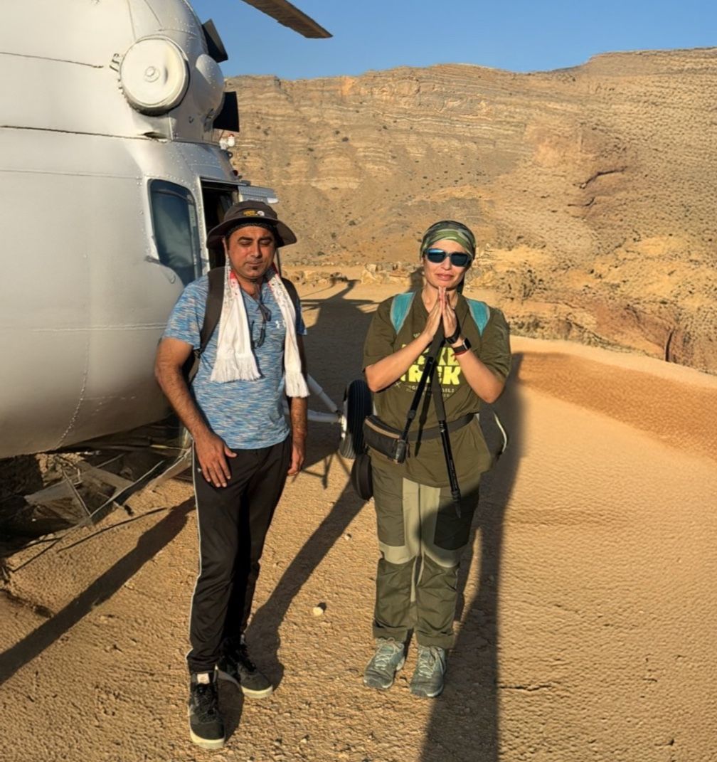 الامارات | جناح جو شرطة رأس الخيمة ينقذ شخصين علقا على ارتفاع 3000 قدم في قمة أحد جبال الإمارة