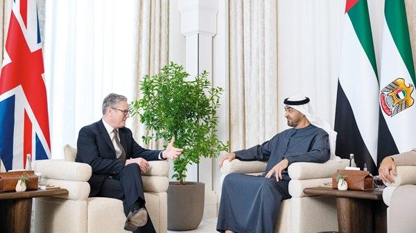 رئيس الدولة ورئيس وزراء بريطانيا: احتواء أزمات المنطقة بالحوار والحلول الدبلوماسية