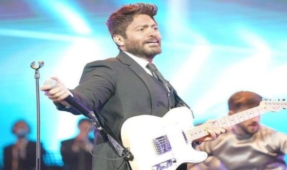 تامر حسني يواصل تكريم محمد رحيم في حفلاته