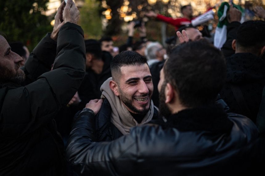 المرصد السوري: أكثر من 100 ألف سجين لا يزالون في معتقلات سرية