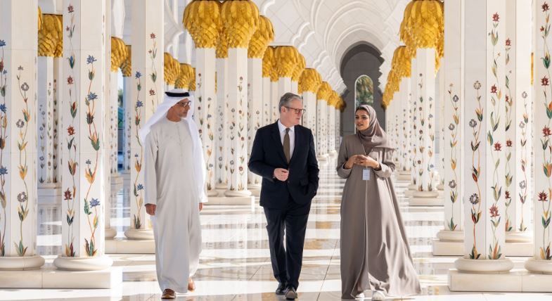 الامارات | رئيس وزراء بريطانيا يزور جامع الشيخ زايد الكبير في أبوظبي
