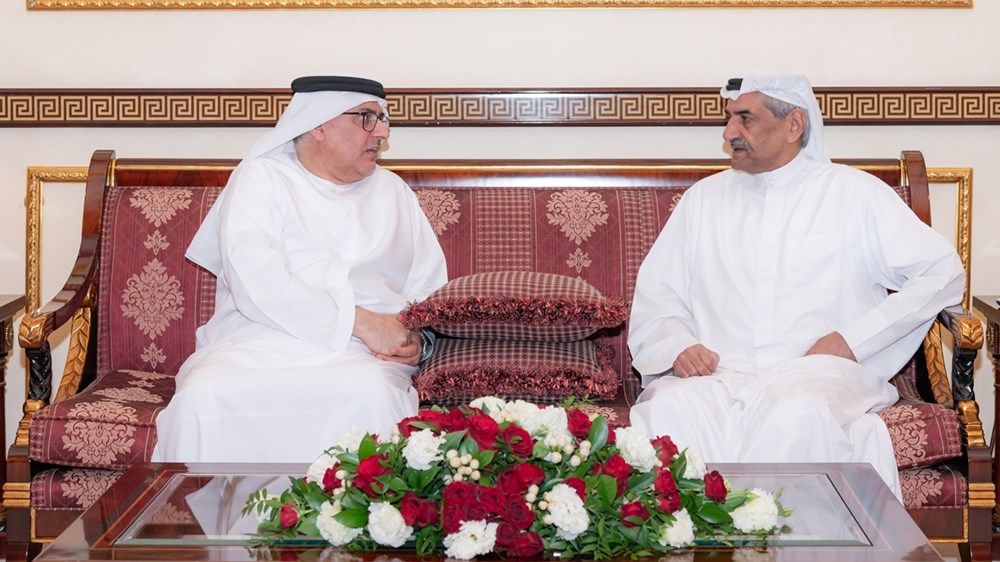 حاكم الفجيرة يطلع على ملف التوطين وبرامج وزارة الموارد البشرية والتوطين