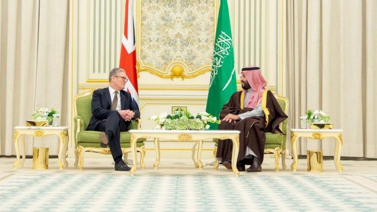 محمد بن سلمان وستارمر يعقدان لقاءً موسعاً