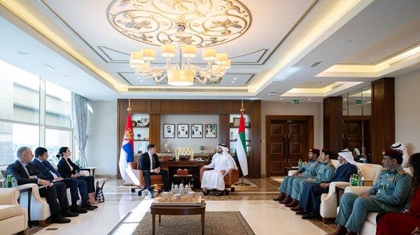 سيف بن زايد يلتقي نائب رئيس مجلس الوزراء الصربي