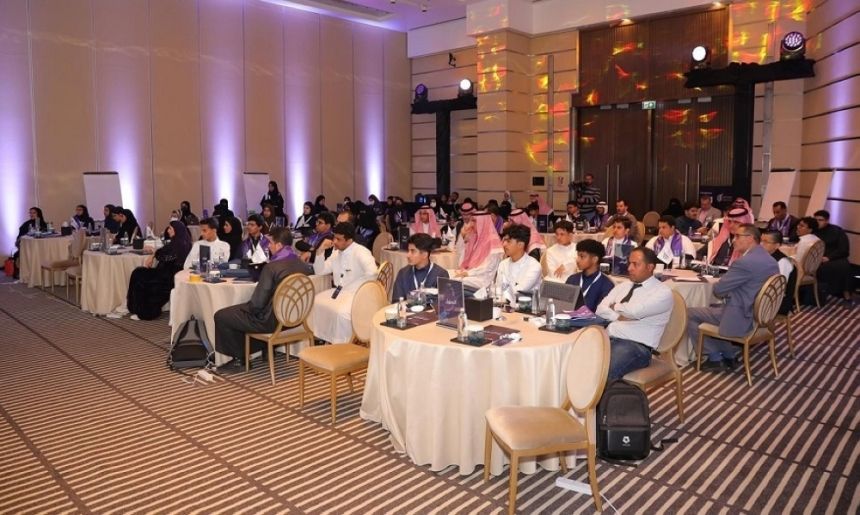 60 موهوبًا في ھاكاثون الطاقة لإيجاد حلول مبتكرة ومستدامة