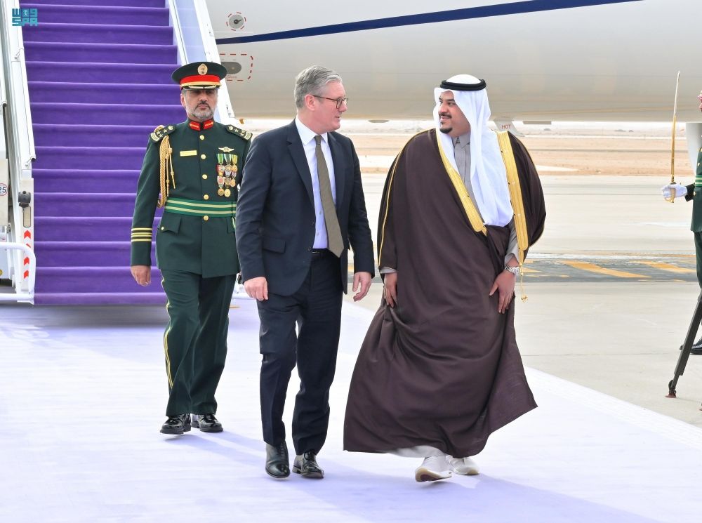 صور | رئيس الوزراء البريطاني يصل الرياض