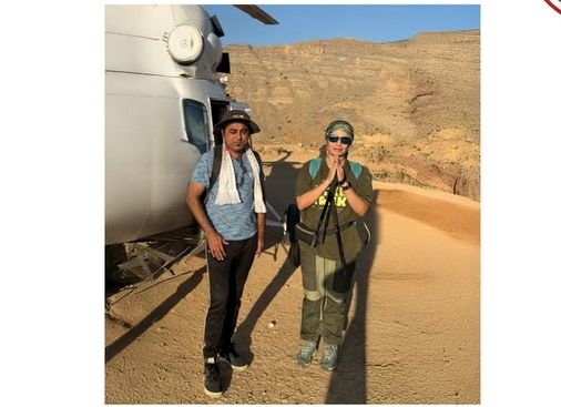 جناح جو شرطة رأس الخيمة ينقذ رجلاً وامرأة سائحين عالقين في قمة أحد جبال الإمارة