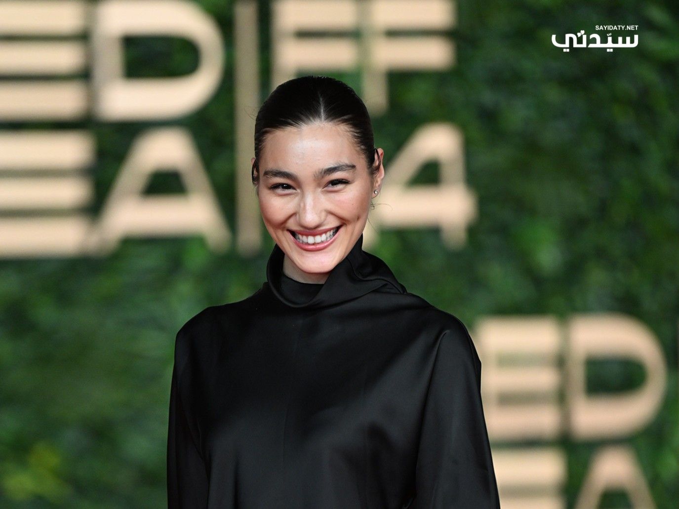 نجمات مهرجان البحر الأحمر السينمائي في يومه الخامس: مكياج ناعم بلمسات مشرقة