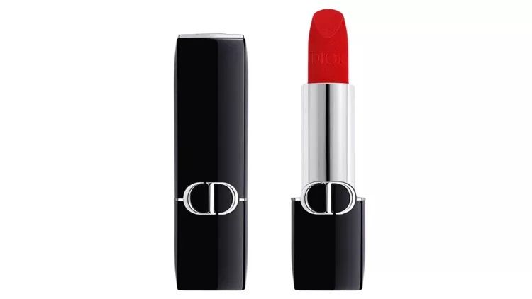 أهمية اعتماد أحمر الشفاه الأحمر خلال موسم الاحتفالات وأهم الإصدارات