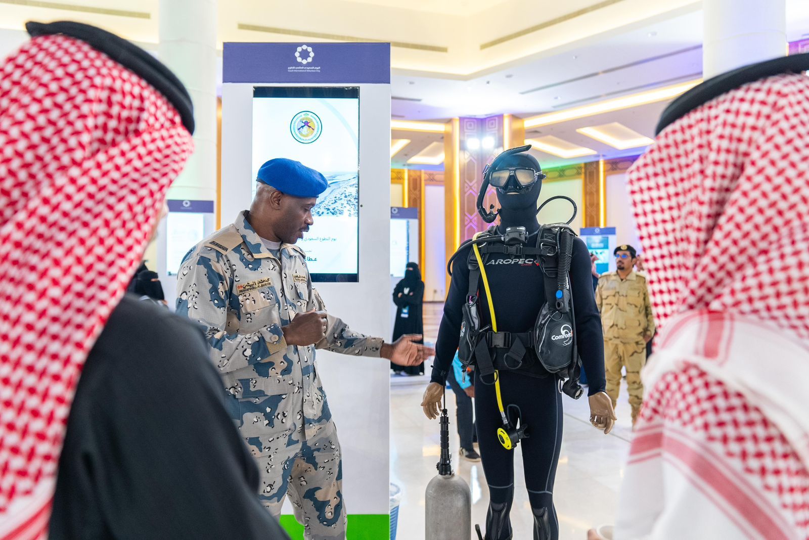 السعودية | حرس الحدود ينظم حملة تطوعية توعوية بالسلامة البحرية لطلاب التعليم العام بمناطق مكة المكرمة وعسير والشرقية