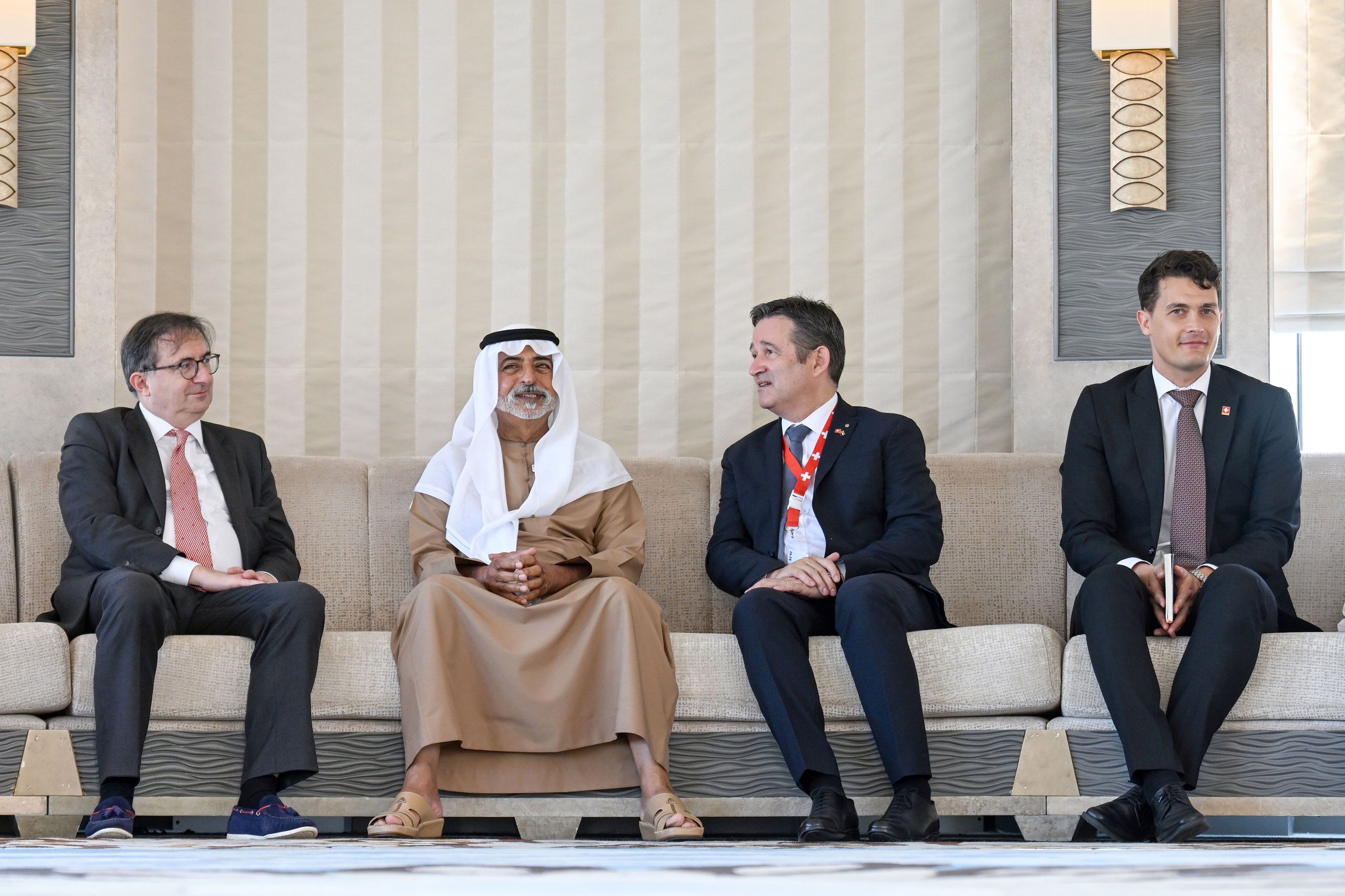 الامارات | نهيان بن مبارك يلتقي المبعوث السويسري لمنطقة الشرق الأوسط وشمال إفريقيا