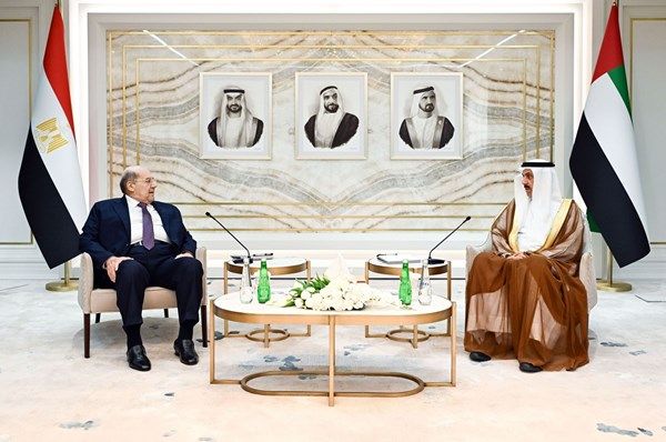 صقر غباش يبحث مع رئيس "الشيوخ المصري" التعاون الثنائي