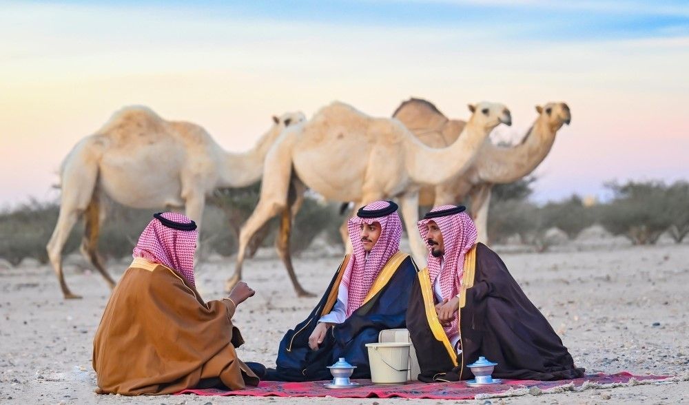 "ألوان الإبل".. البشوت والمشالح تعكس أصالة المجتمع السعودي