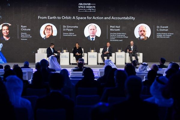 برعاية رئيس الدولة وحضور حامد بن زايد.. انطلاق أعمال حوار أبوظبي للفضاء