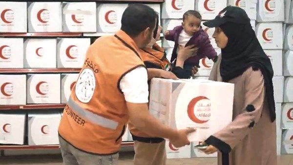 «الفارس الشهم 3» تقدم طروداً إغاثية للأيتام في جنوب غزة