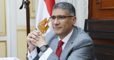 محافظ الجيزة يقدم مساعدات مالية لحالات مرضية بالتعاون مع مؤسسات المجتمع المدنى