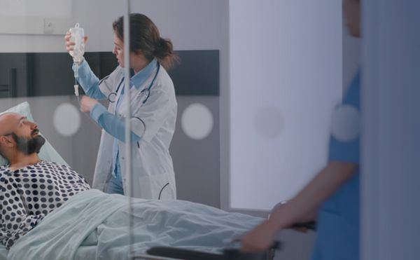 "صحة أبوظبي" توفر رعاية شخصية لأكثر من 250 مريض سرطان