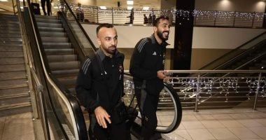 جماهير الأهلى في استقبال بعثة الفريق أمام فندق الإقامة بقطر .. فيديو