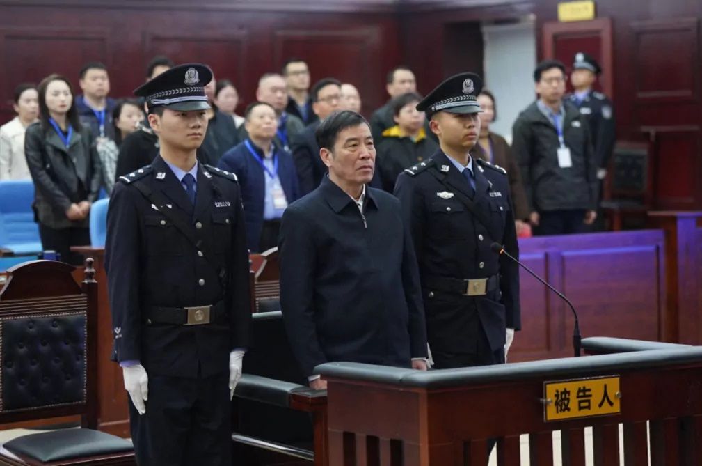 الامارات | أحدهما 11 سنة.. الصين تسجن مسؤولَين سابقين في كرة القدم