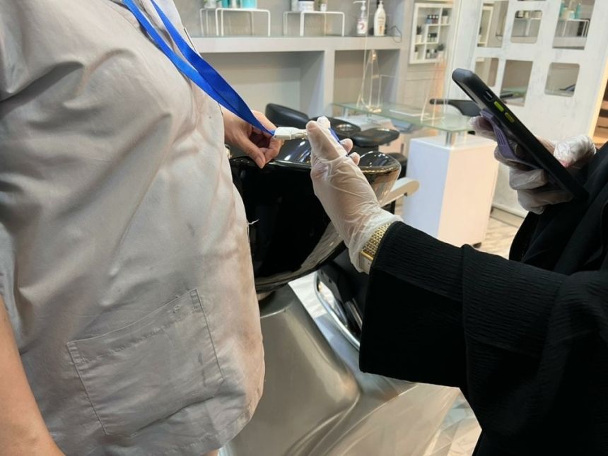 علاج القمل وتصاريح للعمل المنزلي.. ضوابط جديدة للتزيين النسائي