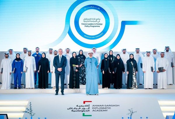 عبدالله بن زايد يشهد تخريج دفعة «صُنّاع الغد 2024» من أكاديمية أنور قرقاش الدبلوماسية