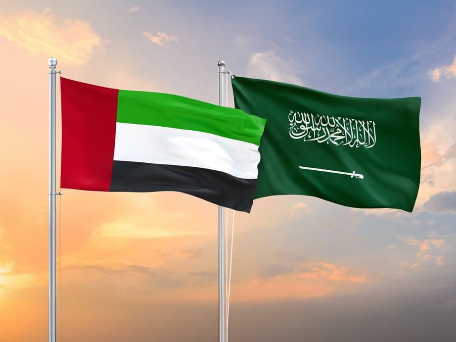 الامارات | حكام الإمارات يهنئون خادم الحرمين وولي عهده فوز المملكة باستضافة مونديال 2034