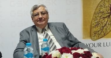 عوض تاج الدين: لا توجد فيروسات غير معلومة علميا فى مصر وإصابات البرد طبيعية