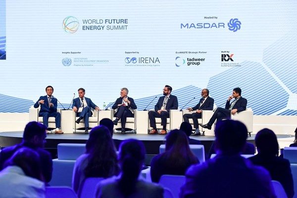 "قمة طاقة المستقبل 2025" تحتضن منتدى مستقبل النقل بأبوظبي