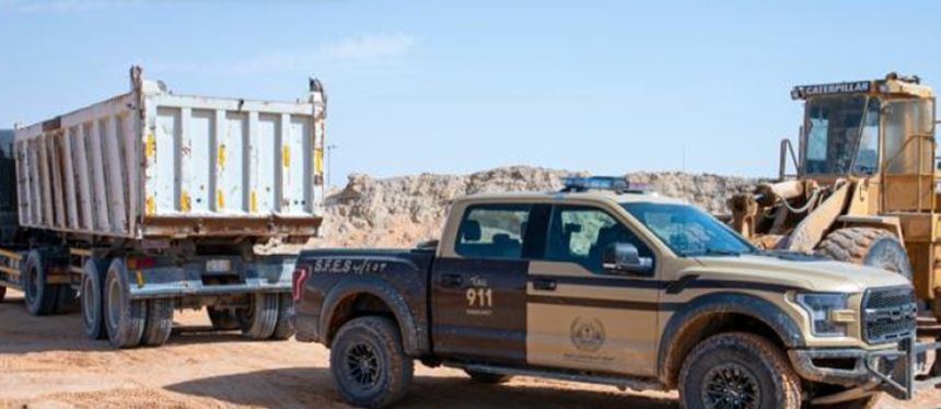 ضبط مخالفَين لنظام البيئة لاستغلالهما الرواسب في منطقة تبوك