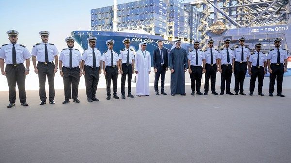 خالد بن محمد بن زايد يدشن محطة الحاويات "سي إم إيه تيرمينالز" في ميناء خليفة
