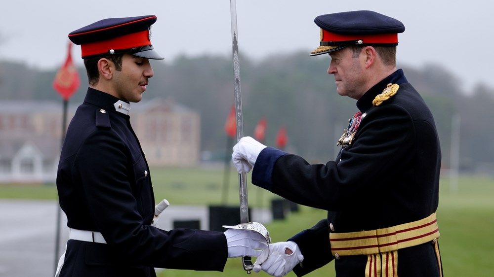 حمدان ومكتوم بن محمد يشهدان تخريج محمد بن راشد بن محمد بن راشد من "ساندهيرست"