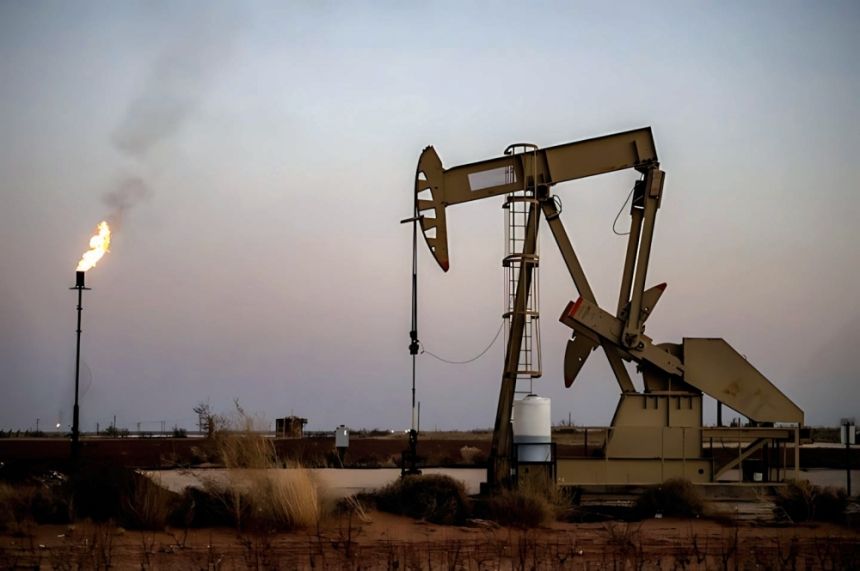 انخفاض طفيف.. تراجع أسعار النفط في ختام تعاملات اليوم