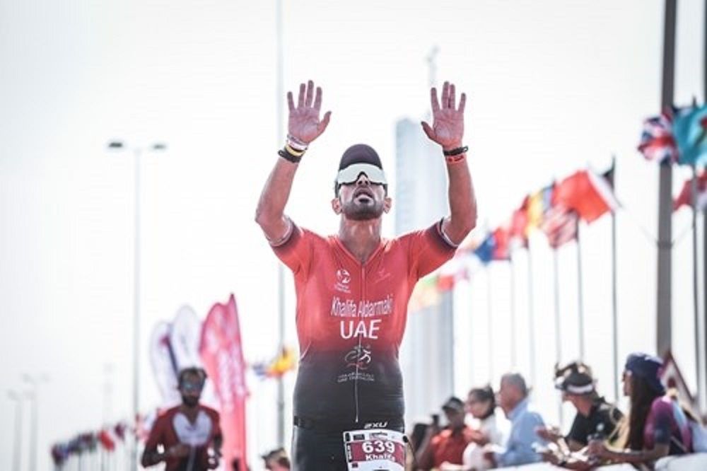 الامارات | خلال 10 دقائق.. إقامة دبي تنهي مشكلة سفر "الرجل الحديدي"