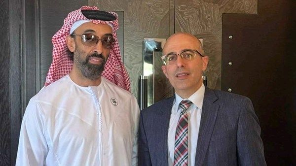 طحنون بن زايد يلتقي رئيس مجموعة حلول أشباه الموصلات في شركة برودكوم