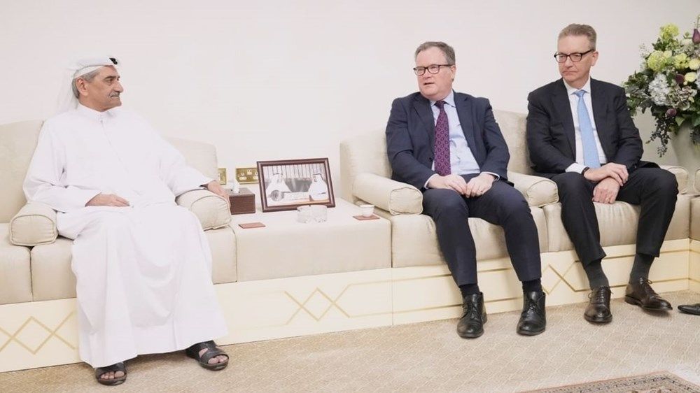 حاكم الفجيرة يلتقي الرئيس التنفيذي لـ«فيتول» للطاقة