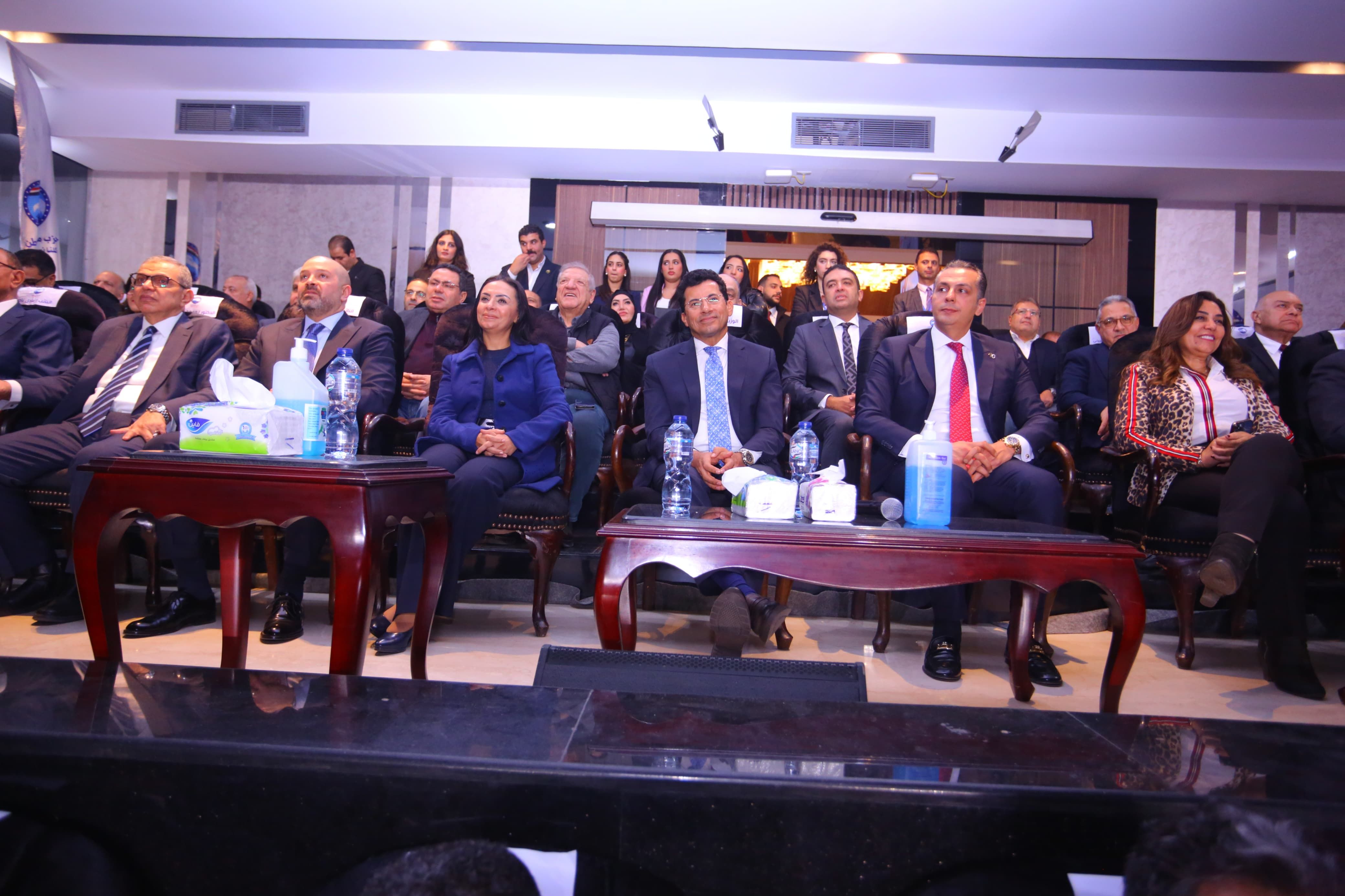 مستقبل وطن يجهز 1000 عروسة من فتيات محافظة الجيزة بحضور وزراء وقيادات الأمانة المركزية