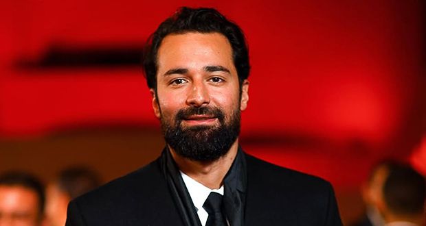 أوّل رد من أحمد حاتم على تشبيه بـ”الطرحة السوداء”