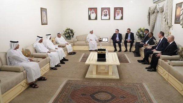 حاكم الفجيرة يلتقي الرئيس التنفيذي لـ«فيتول» للطاقة