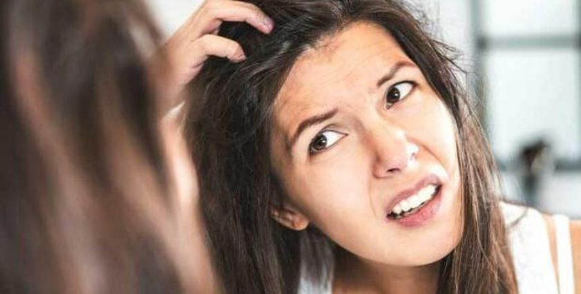 خطوات سهلة لتحضير ماسك الطماطم المفيد للشعر.. علاج فعال للقشرة والهيشان