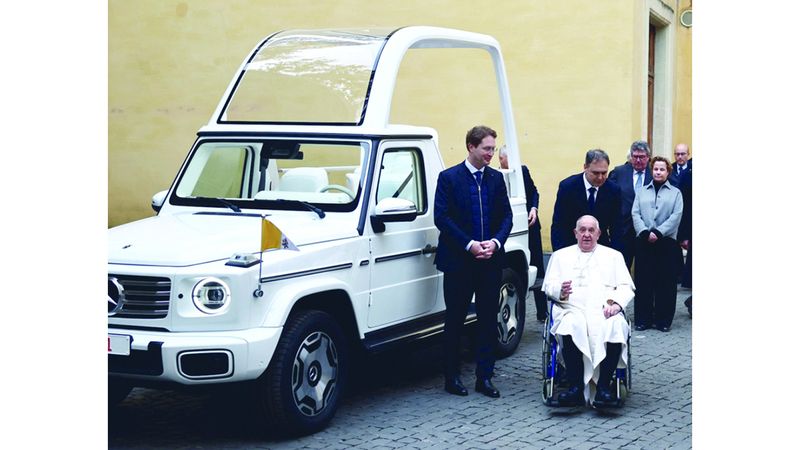 الامارات | مرسيدس تصنع سيارة كهربائية خصيصاً للبابا فرنسيس