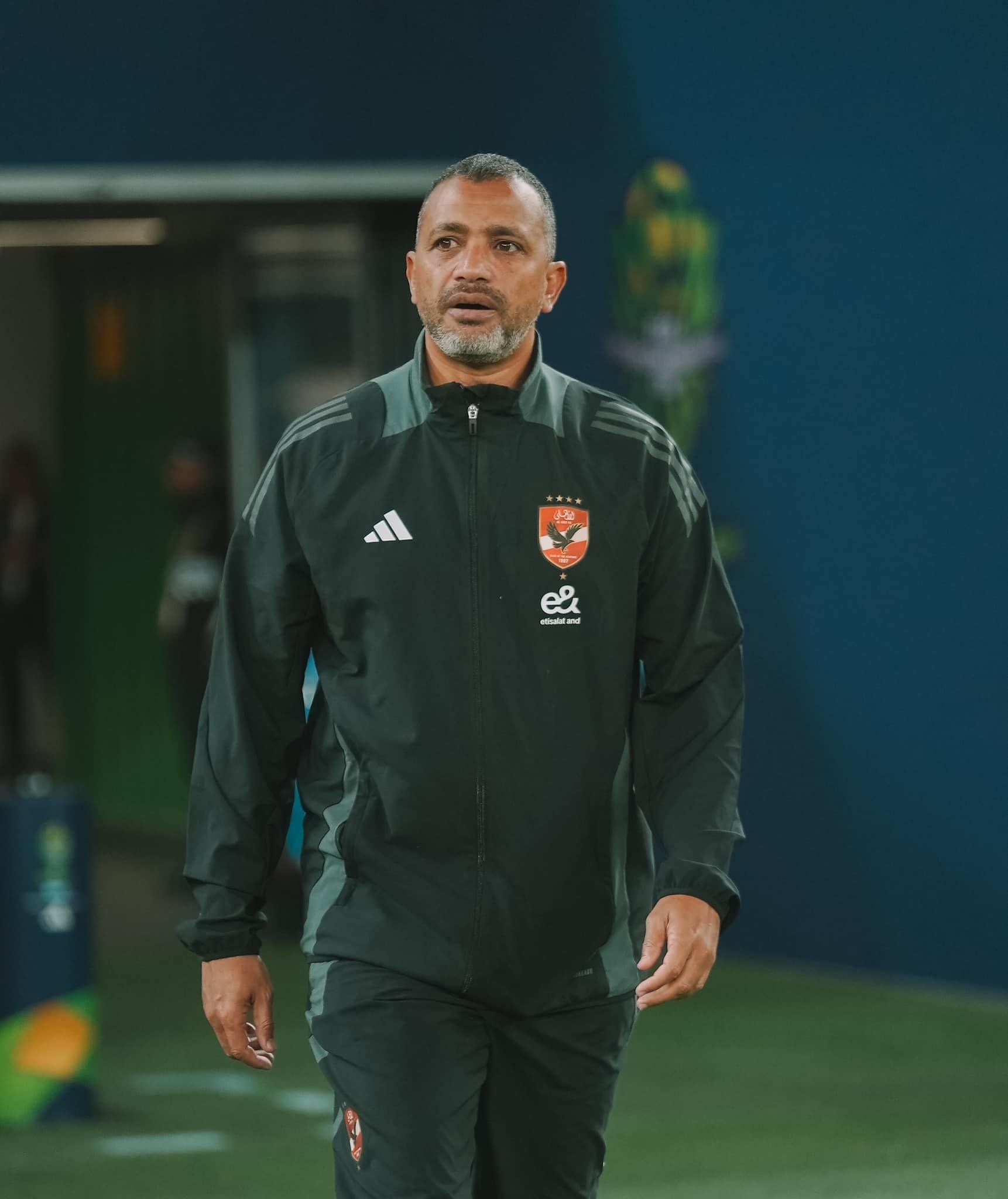 كولر ولاعبو الأهلي يعاينون ملعب 974 قبل مباراة باتشوكا.. صور