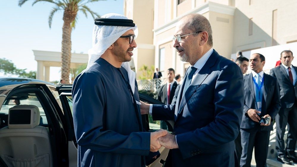 عبدالله بن زايد يشارك في اجتماعات العقبة الوزارية حول سوريا