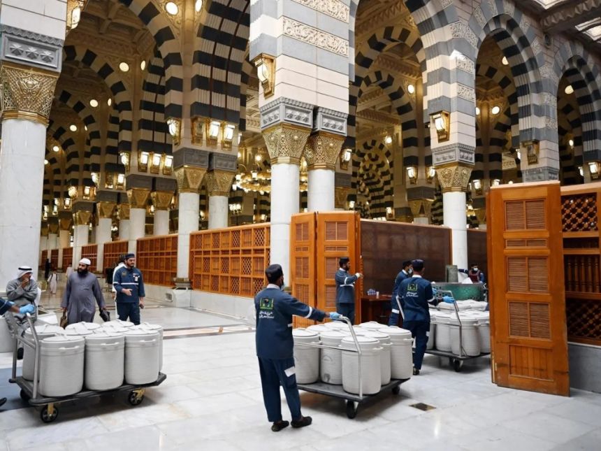 16 ألف حافظة زمزم لقاصدي المسجد الحرام يوم الجمعة