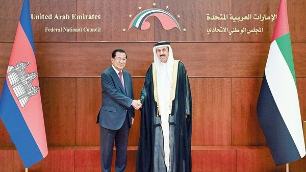 صقر غباش يبحث مع رئيس مجلس الشيوخ الكمبودي التعاون البرلماني