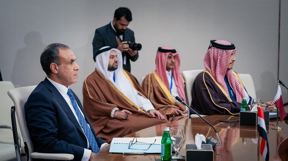 عبدالله بن زايد يشارك في اجتماعات العقبة الوزارية حول سوريا